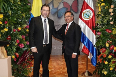 Foto | Julián Lineros | LA PATRIA El presidente de Costa Rica, Rodrigo Chaves Robles, junto al presidente Gustavo Petro.