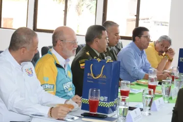 Reunión de los candidatos a la Gobernación de Caldas con los comandantes de ls Policía Caldas. 