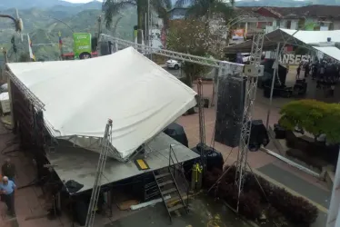 Se desploma escenario para fiestas de Anserma