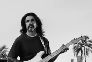 Juanes y su Stratocaster, de Fender.