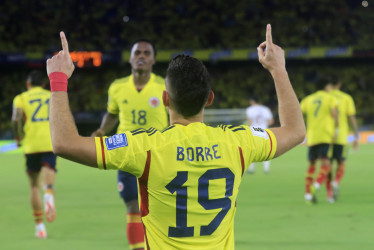 El delantero barranquillero Rafael Santos Borré anotó el único tanto del partido y le dio a la Tricolor los tres primeros puntos de las eliminatorias sudamericanas al Mundial de Norteamérica 2026.