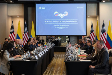 Delegaciones de Estados Unidos y Colombia que acordaron ruta de trabajo para incrementar los esfuerzos de la Política Nacional de Drogas 2023-2033.