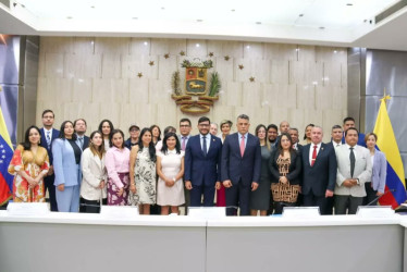 Delegaciones de las cancillerías de Venezuela y Colombia se reunieron este lunes en Caracas.