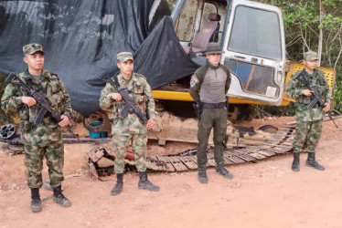 El Ejército y la Policía incautaron maquinaria y elementos con los que se realizaba explotación ilícita de yacimientos mineros en Norcasia.