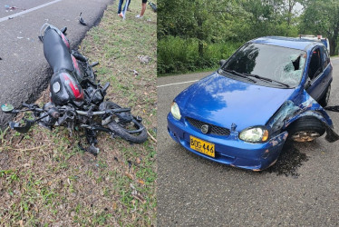  La moto y el carro involucrados en el accidente de tránsito del domingo en La Dorada. 