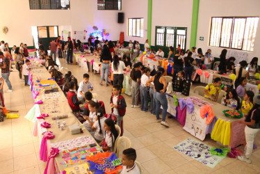 Feria de emprendimiento en el colegio Santa Luisa de Marillac, de Villamaría. 