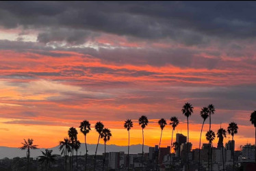Edward Mejía compartió este atardecer, un fenómeno que los manizaleños y foráneos pueden disfrutar desde estas montañas.
