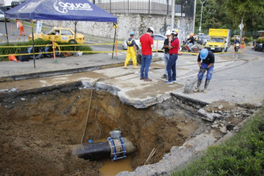 Aguas de Manizales trabaja en la reparación de la afectación desde la noche de este domingo 22 de octubre.