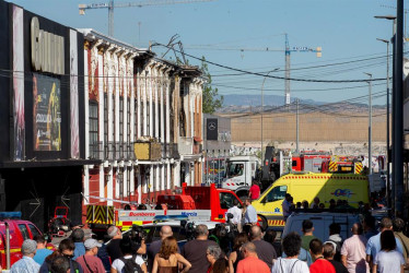Trece personas fallecieron este domingo en el incendio del local de ocio de Murcia Fonda Milagros, que se extendió a las discoteca anexa Teatre y de ésta a la llamada Golden, frecuentada por la comunidad latina en Murcia (España).