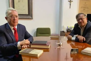El presidente Petro recibió al expresidente Uribe y al senador Miguel Uribe en la Casa de Nariño en septiembre del 2022.