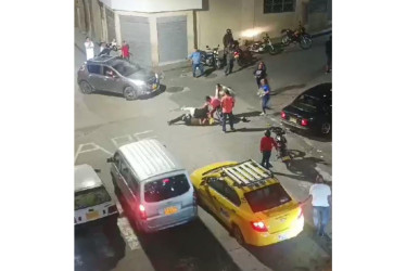 De las tres personas heridas que hubo, una recibió un balazo en una pierna. El disparo lo hizo un policía y, sin querer, rebotó en el afectado.