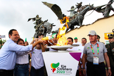 El fuego deportivo de los XXII Juegos Nacionales y VI Paranacionales llegó ayer a Manizales. Hizo tránsito entre la Media Torta de Chipre y el Monumento a los Colonizadores. Fue portado por atletas convencionales y paranacionales, y encendida por la karateca Sofía Cárdenas y el alcalde, Carlos Mario Marín.