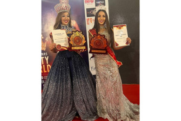 La abogada manizaleña Paula Andrea Cañón (derecha) logró el segundo lugar en el reinado Mrs. Unity World.