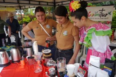 Un grupo de 35 famiempresarios de los municipios del Centrosur de Caldas y de Anserma y Aguadas expuso sus productos en la Primera Feria Gastronómica y Turística, que se llevó a cabo el fin de semana en Chinchiná.