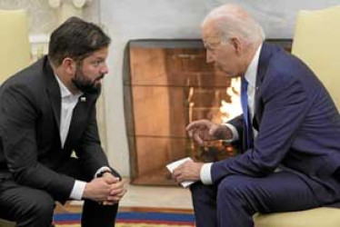 Gabriel Boric (izquierda), presidente de Chile, reunido con Joe Biden, su homólogo estadounidense.