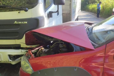 El choque de los dos vehículos. 