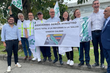 El ministro de Salud, Guillermo Jaramillo, en su reciente visita a Manizales y al ingreso al Hospital Santa Sofía fue recibido por varios integrantes de la organización sindical Sindess.