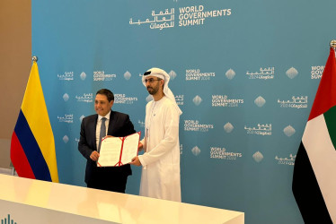 Mauricio Lizcano, ministro de las TIC, con el H.E. Omar Sultan Al Olama, ministro de Estado para Inteligencia Artificial de Emiratos Árabes Unidos. 