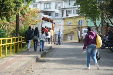 En el colegio Inem, de Manizales, también padecen por la falta de nombramientos de docentes. 