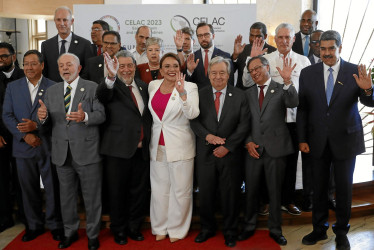 Los presidentes de Bolivia, Luis Arce; de Brasil, Luiz Inácio Lula da Silva; de Honduras, Xiomara Castro; el secretario general de las Naciones Unidas, Antonio Guterres; el mandatario de Colombia, Gustavo Petro; el de Cuba, Miguel Díaz-Canel, y el de Venezuela, Nicolás Maduro, entre otros representantes de Estados.