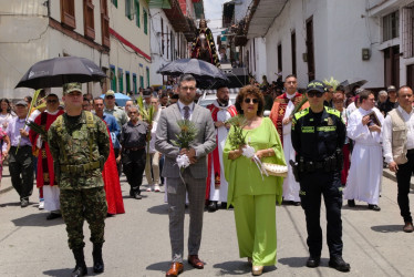 El Domingo de Ramos, autoridades civiles, militares y eclesiásticas presidieron la procesión en Salamina, un recordatorio de que la paz es parte de cualquier católico.