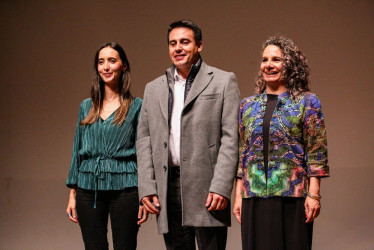 Mónica Londoño Arango, gerente de la Promotora de Eventos y Turismo; el alcalde de Manizales, Jorge Eduardo Rojas y la secretaria de Cultura y Civismo, Paula Londoño Vallejo. 