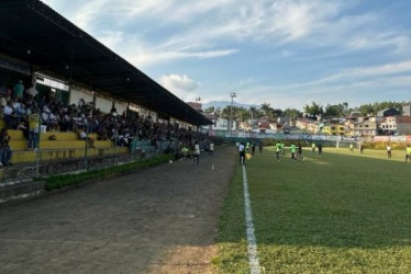 En el estadio El Vergel, Gama Riosucio Supía goleó 3-0 a Santa Rosa.