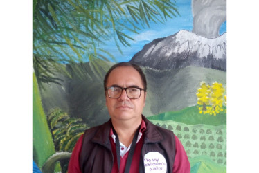 Jorge Helmer Valencia, bibliotecario de la vereda El Naranjal de Chinchiná.