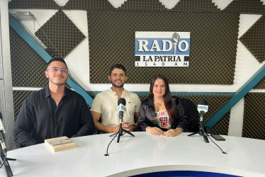 Leidy Garaviña, emprendedora que participó del FemFest, y Daniel Muñoz y Sebastián Javierre, abogados de La Corte Estrategia Legal y de Negocio. 