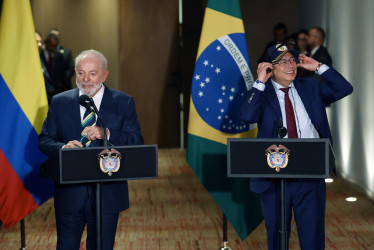 Luiz Inácio Lula da Silva y Gustavo Petro (d), presidentes de Brasil y Colombia.