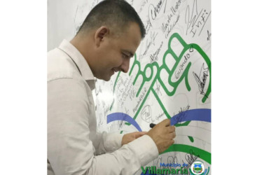 En Villamaría firmaron un pacto, liderado por el alcalde, Jonier Alejandro Ramírez, para el mejoramiento de la infraestructura de los colegios urbanos y rurales. 