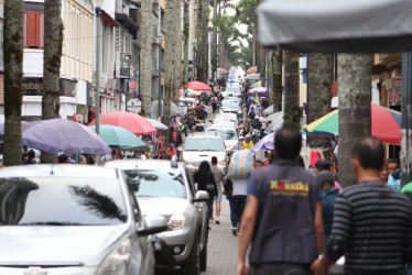 La carrera 23 de Manizales es uno de los principales focos de comercio informal de la ciudad.