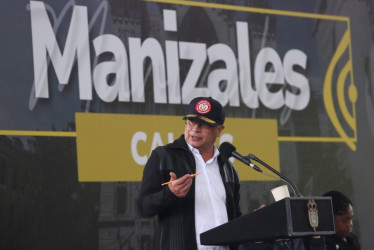 Gustavo Petro, presidente de Colombia, durante su visita al Centro de Integración Comunitaria del barrio San Sebastián.