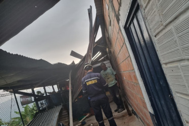  Cinco viviendas resultaron afectadas por un vendaval en San José (Caldas)
