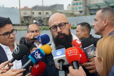 El director de la UNGRD, Carlos Carillo, este martes antes de rendir su informe ante la Fiscalía en Bogotá. 