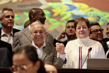 Los ministros de Hacienda, Ricardo Bonilla, y del Trabajo, Gloria Inés Ramírez, celebraron en el Congreso la aprobación de la reforma pensional.