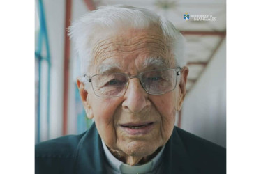"Si yo volviera a nacer, sería sacerdote, para servir a Dios y salvar las almas", expresa el padre Evelio Valencia García, de 101 años.