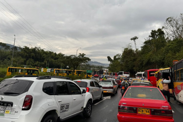 El representante a la Cámara por Caldas Juan Sebastián Gómez compartió esta imagen del trancón a las 6:15 a.m.