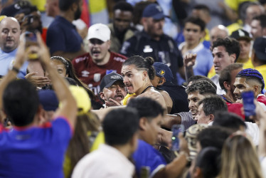 Darwin NúñezDarwin Núñez en la pelea con hinchas colombianos en la grada del estadio Bank of America.