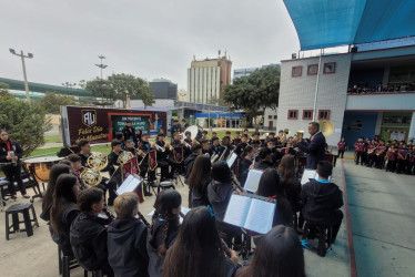 La banda sinfónica de Aguadas en sus presentaciones de Perú.