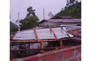 Ocho viviendas de la vereda Los Zainos de Neira resultaron afectadas por las lluvias registradas este viernes en la región.