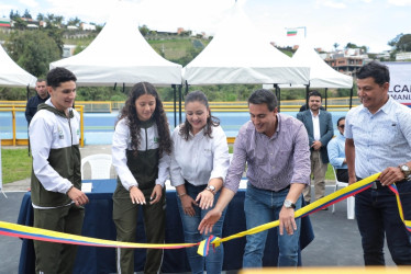 Luz Cristina López, ministra del deporte, y el alcalde Jorge Eduardo Rojas, en la inauguración del Patinódromo del Bosque Popular de Manizales.