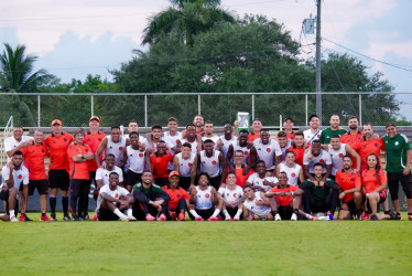 Tras su último entrenamiento, la Federación Colombiana de Fútbol publicó esta fotografía de la selección, unida, para enfrentar el gran reto de la final.