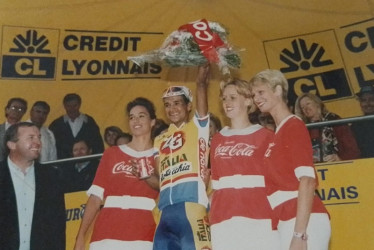 30 de julio de 1994: Nelson 'Cacaíto' Rodríguez en el podio del Tour de Francia.