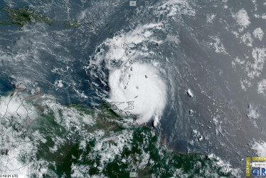 Captura de una imagen satelital cedida por la Subdivisión de Meteorología Regional y de Mesoescala (RAMMB) y del Instituto Cooperativo para la Investigación Atmosférica (CIRA) de la Universidad Estatal de Colorado (CSU) donde se muestra una vista del ojo del huracán Beryl en la cuenca atlántica. 