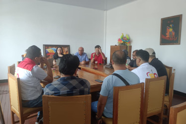 La reunión este sábado con los miembros de la Junta del Carnaval de Riosucio y representantes de medios de comunicación. 