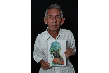 El autor salamineño, Álvaro Maya Londoño.