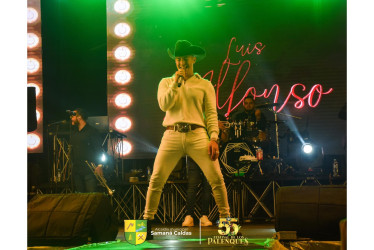 El artista de música popular, Luis Alfonso, estuvo en Samaná en el Festival de los Palenques. 