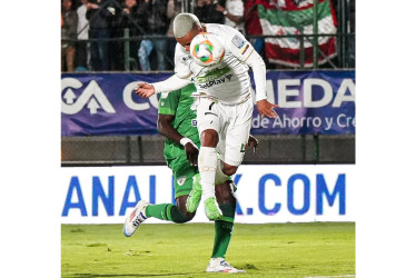 Michael Barrios anotó el gol del empate para el Once Caldas. El recién llegado futbolista suma dos tantos, ambos de cabeza.