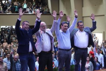 De izq. a der., Juan José Silva, delegado de la Alcaldía de Manizales; Henry Gutiérrez, gobernador de Caldas; Mauricio Lizcano, ministro de las TIC, y Fabio Hernando Arias, rector de la Universidad de Caldas.